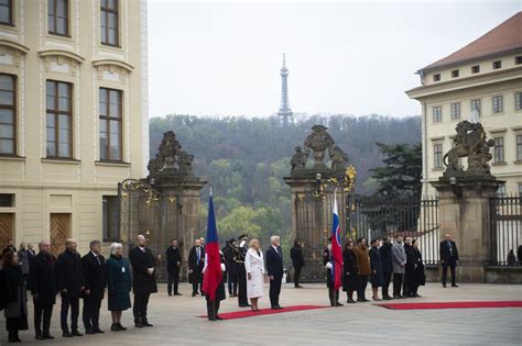 Na Summit Prezidentov V Dorazila Aj Aputov L Drov Ak Nabit