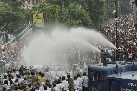 Clashes Erupt Between West Bengal Police Bjp Workers During Partys