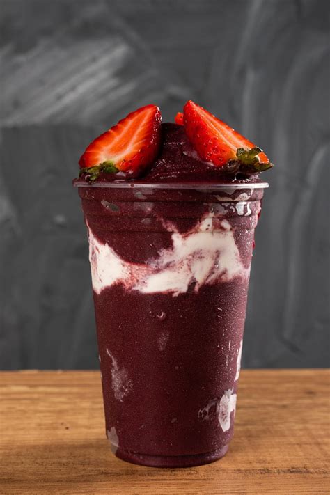 Batido De Sorvete Brasileiro De Açaí Berry Congelado Em Copo De