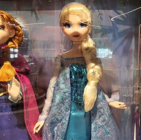 Disney Limited Edition Frozen Th Anniversary Anna And Elsa Limited