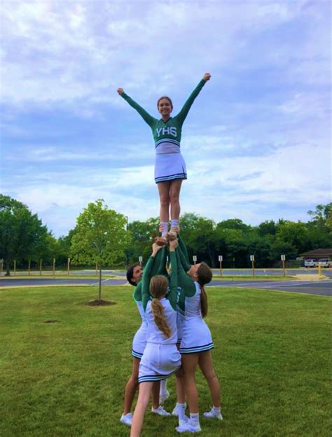 Cute Preppy Cheerleaders 🤍 In 2022 Cheerleading Gymnastics Cute