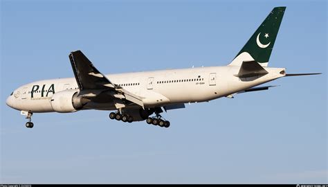 Ap Bmh Pia Pakistan International Airlines Boeing Q Er Photo By