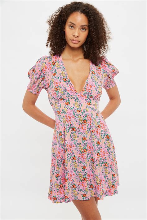 Louche Merle Flower Show Print V Neck Short Sleeve Tea Dress Pink