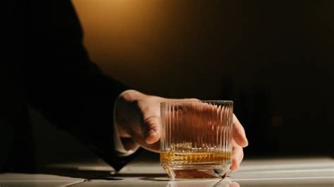 12 Symptoms of Alcoholism That You Need to Know | 2024