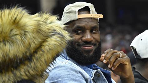 Kevin Hart Flexes Lakers Lebron James Friendship In Viral Moment