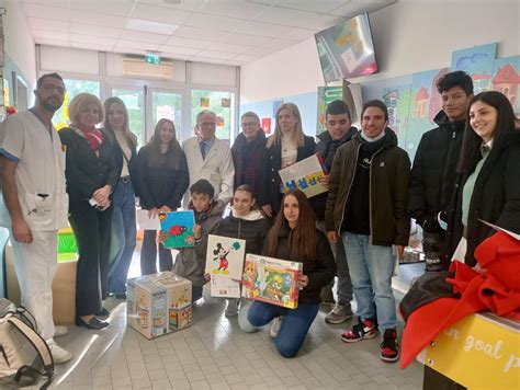 Ravenna Donazione Di Giochi Interattivi E Dipinti Alla Pediatria Dell