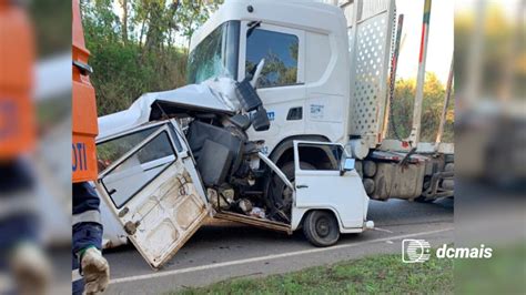 Motorista de Kombi morre em grave colisão frontal na PR 239 dcmais