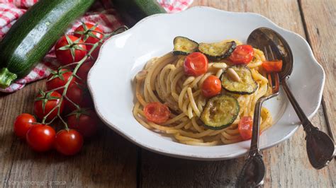 Pasta Con Zucchine E Pomodorini Primo Piatto Cremoso Facilissimo