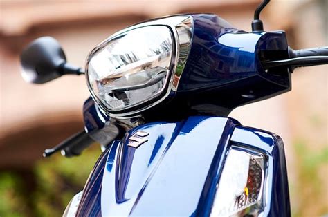 iritnya tembus  kmliter suzuki luncurkan skutik retro  cc