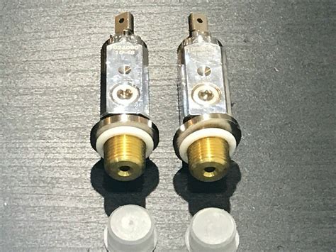 2 Pcs Cavagna Medical Oxygen Cylinder Post Valves Sherwood CGA 870