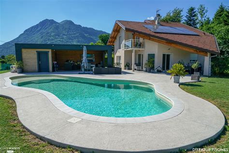 Construction d une piscine de forme libre en béton armé DIFFAZUR