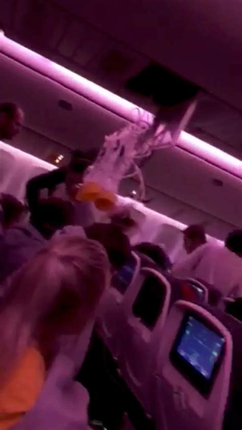 Terror A Bordo De Un Vuelo De Air Canada Una Fuerte Turbulencia Causó 35 Heridos Y Obligó A Un