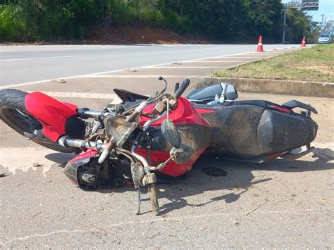 Homem morre após cair de moto na BR 262 em Pará de Minas Policial