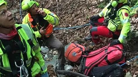 Tragedia In Valle Cervo Cercatore Di Funghi Cade In Una Scarpata E