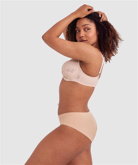 Smooth Comfort V String Knicker Nude