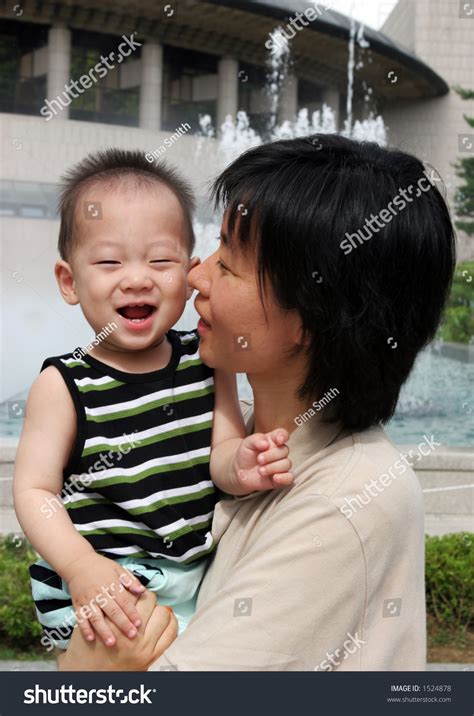 Korean Mother And Son Stock Photo 1524878 Shutterstock