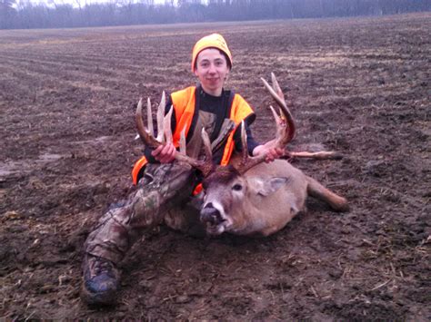 15-Year-Old Illinois Hunter Tags County Record, 200-Class Buck