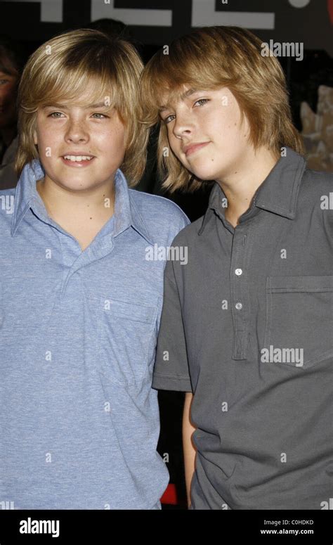 Dylan Sprouse Y Cole Sprouse Estreno Mundial De Disney Pixar Wall E