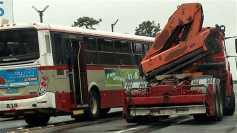 Un Mnibus Despist Y Choc Contra La Baranda Del Viaducto En Paso Molino