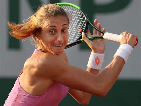 Martic fights back from injury to reach French Open 4R