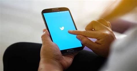 Cómo Poner tus Tweets de Twitter en Privado y Públicos Desde tu Móvil