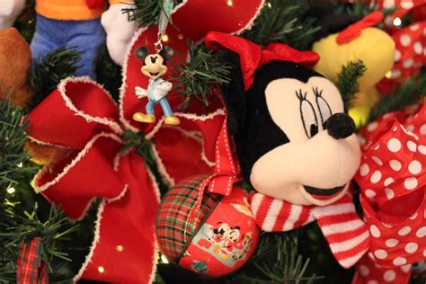 Rvore De Natal Inspirada Na Disney Demorou Anos Para Ficar Pronta