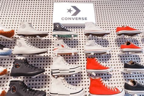 3 Hundred Converse Shoe Retail Store Royalty Free Images Stock Photos