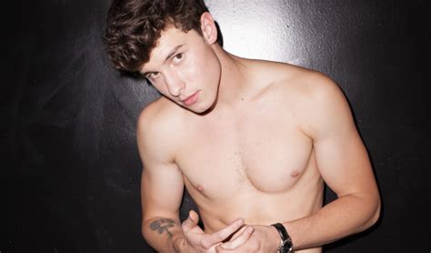 Shawn Mendes Su Tik Tok Si Spoglia E Mette In Mostra Il Fisico Bitchyx