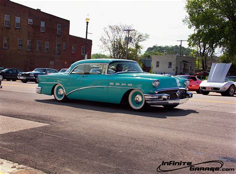 Big Classic Cars – Infinite-Garage
