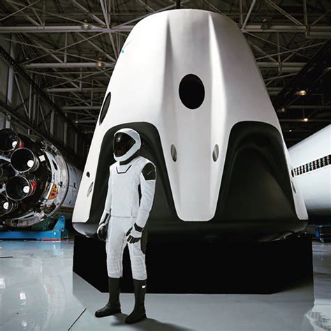 Elon Musk Unveils Full Spacex Space Suit Is Fully Optimized For Mobility Techeblog