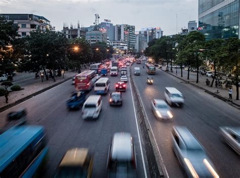 Premium Photo Traffic On City Street