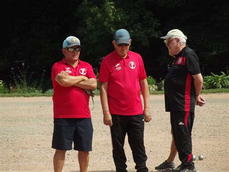 En images Ce mardi la Joyeuse pétanque du Creusot recevait en