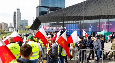 Rolnicy protestują podczas Europejskiego Kongresu Gospodarczego w