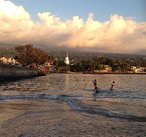 Kona Pier Playing - Hawaii Pictures