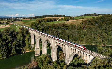 RABe 502 Twindexx der SBB zwischen Düdingen und Fribourg Poya