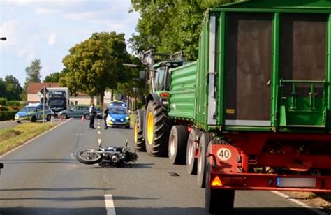 Traktorunfall Wegen Riskantem Berholman Ver Audifahrer Will Fl Chten