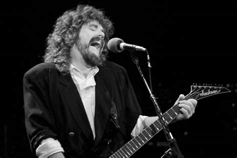 The Tragic End Of Boston Singer Brad Delp