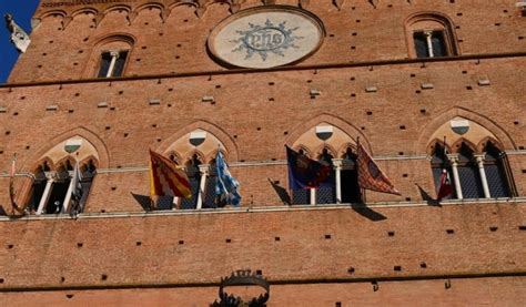 PALIO 16 AGOSTO PRESENTAZIONE DEL DRAPPELLONE REALIZZATO DA MARCO LODOLA