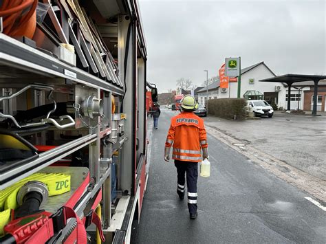 Einsatz Th Alarm Auslaufende Betriebsstoffe Gro Bremke