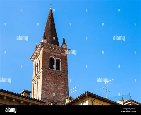 Chiesa Di San Tomaso Cantuariense Fotos Und Bildmaterial In Hoher