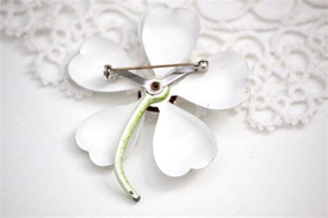 Vintage Enamel Daisy Flower Brooch Or Pin Gem