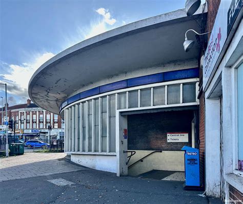 Hanger Lane Underground Station - Building - London W5