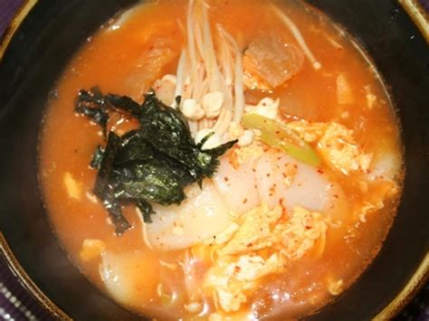 キムチトック（김치떡국） －－ ピリッと辛いけど、あさっりした熟成キムチスープが美味しい！！ By ヨンジョンさん レシピブログ 料理