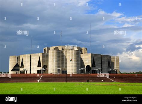 El Edificio De La Asamblea Nacional De Bangladesh O Jatiyo Sangsad