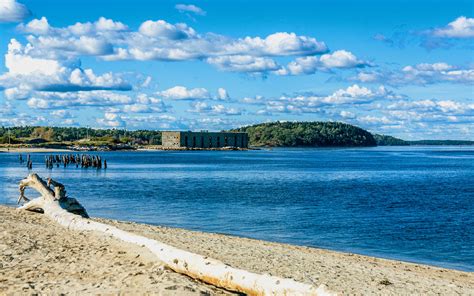 Popham Beach / Maine / USA // World Beach Guide