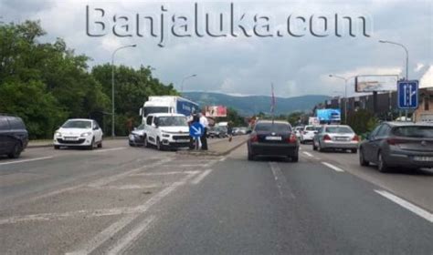 Udes U Banjaluci Kod Centruma Kolona Vozila Iz Pravca Grada FOTO BL