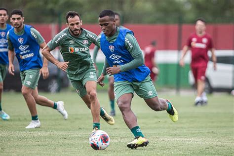 Jhon Arias Destaca União Do Elenco Como Trunfo Do Fluminense