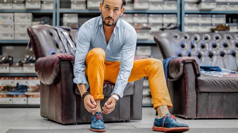 Zapatos azules cómo combinarlos y usarlos para lucir bien GQ