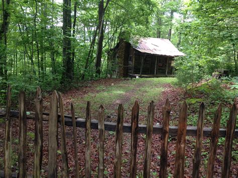 Dolly Partons Childhood Home Locust Ridge