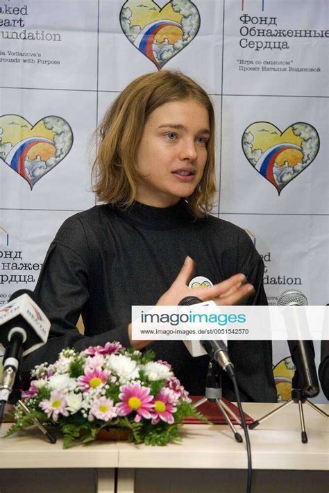 Model Natalia Vodianova Rus W Hrend Einer Pressekonferenz Zur Naked